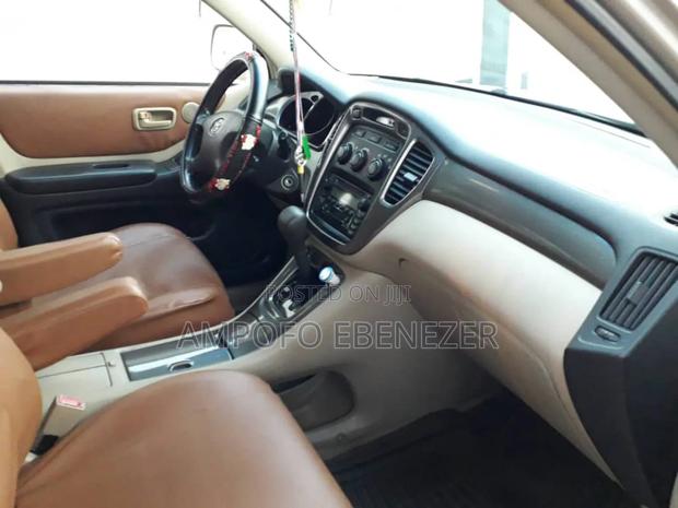 Toyota Highlander V6 FWD 2004 Gold