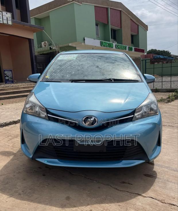 Toyota Vitz 1.3 FWD 5dr 2015 Blue