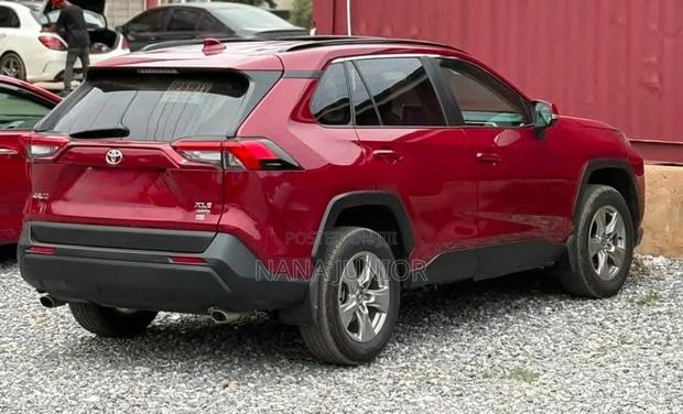 Toyota RAV4 XLE AWD 2024 Red