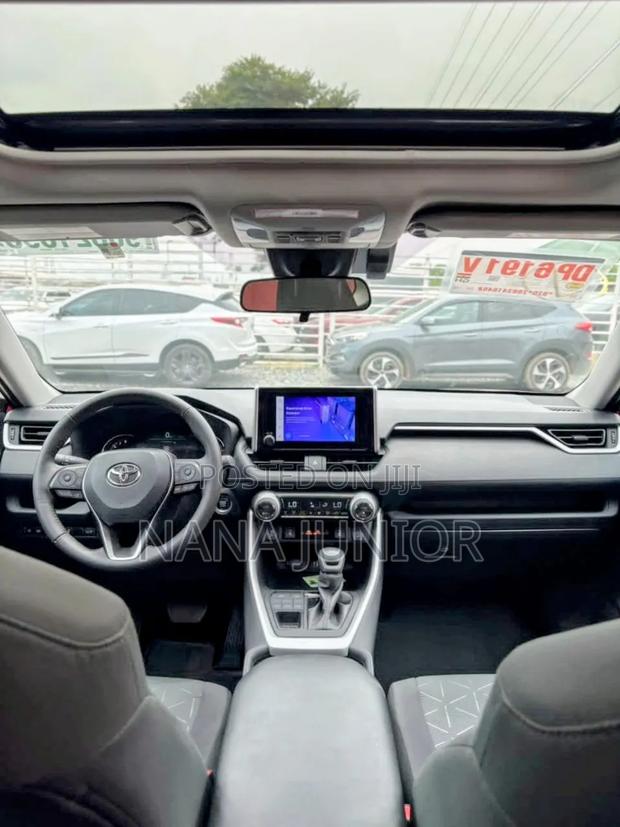 Toyota RAV4 XLE AWD 2024 Red
