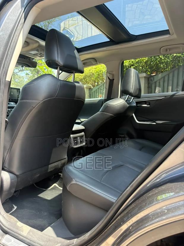Toyota RAV4 2024 Silver