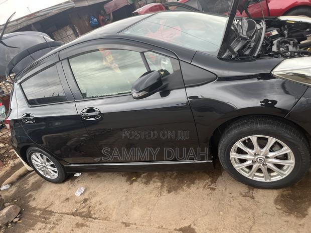 Toyota Vitz 1.3 FWD 5dr 2011 Black
