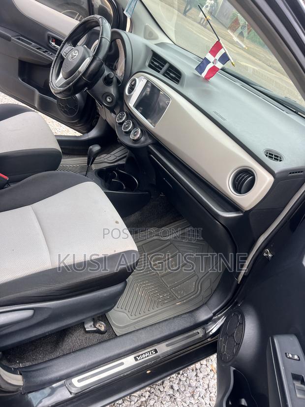 Toyota Yaris LE Hatchback 5dr 2013 Black