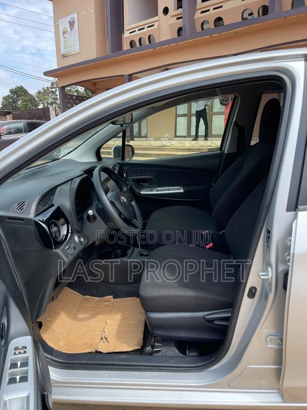 Toyota Vitz 1.3 FWD 5dr 2017 Silver