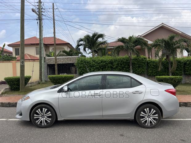Toyota Corolla LE Eco (1.8L 4cyl 2A) 2018 Silver