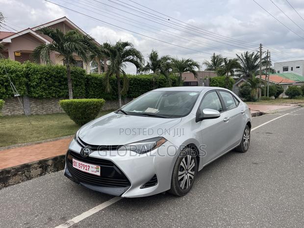 Toyota Corolla LE Eco (1.8L 4cyl 2A) 2018 Silver
