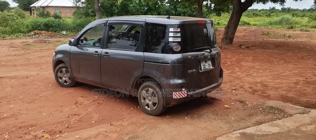Toyota Sienta 2012 Gray