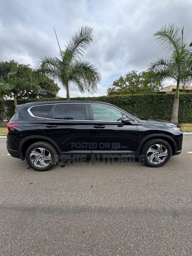 Hyundai Santa Fe SE 2023 Black