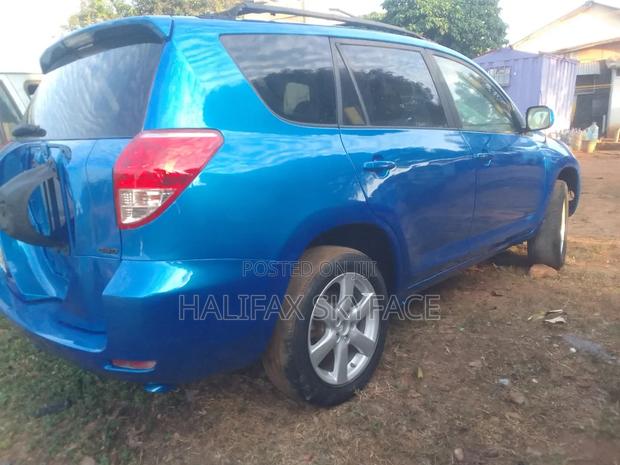 Toyota RAV4 2011