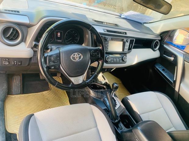 Toyota RAV4 2018 Blue