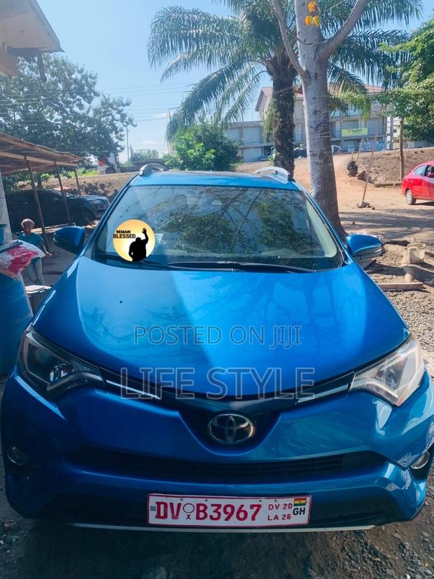 Toyota RAV4 2018 Blue