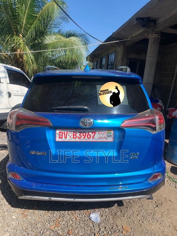 Toyota RAV4 2018 Blue