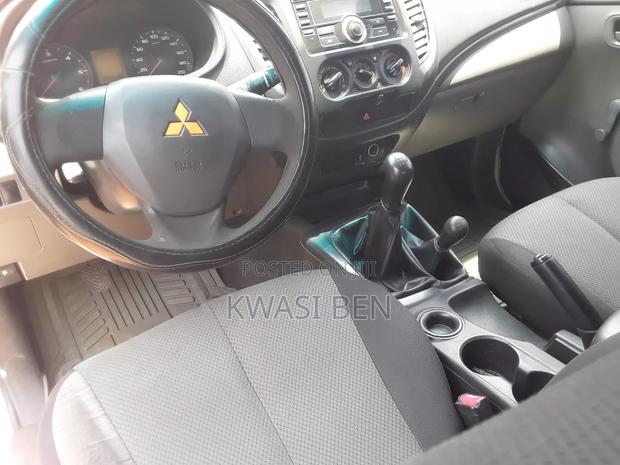 Mitsubishi L200 2009 White