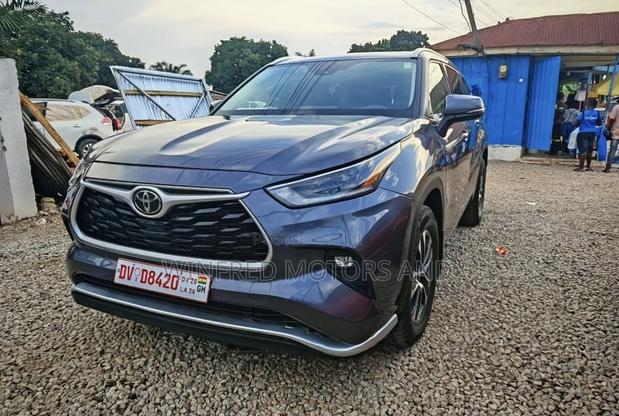 Toyota Highlander XLE 2021 Gray