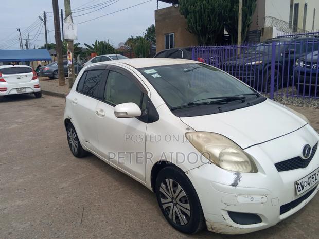 Toyota Vitz 2010 White
