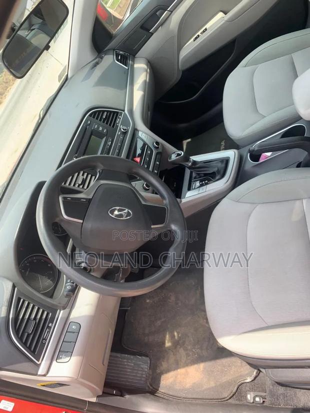 Hyundai Elantra 2017 Red