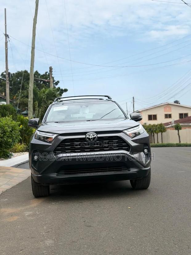 Toyota RAV4 XLE 2022 Gray