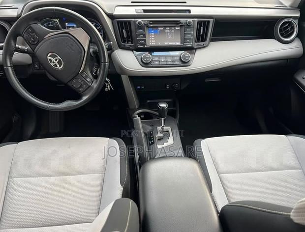 Toyota RAV4 XLE AWD (2.5L 4cyl 6A) 2016 Blue