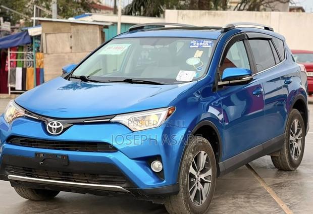 Toyota RAV4 XLE AWD (2.5L 4cyl 6A) 2016 Blue
