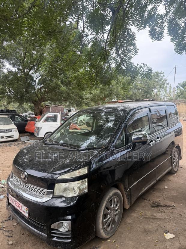 Toyota Voxy V 4WD 7-Seater 2012 Black