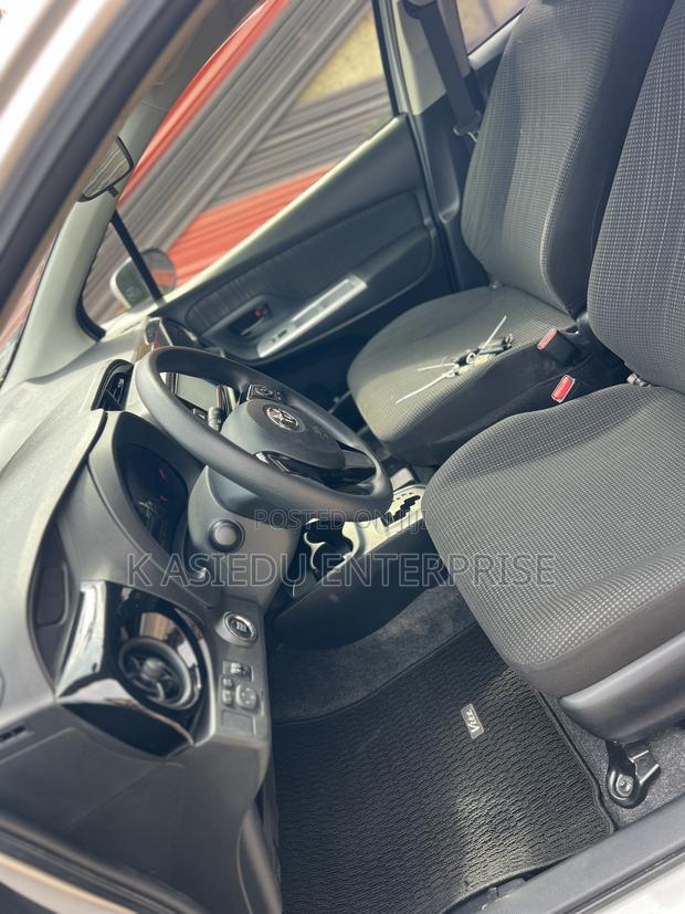 Toyota Vitz 1.3 AWD 3dr 2017 Silver
