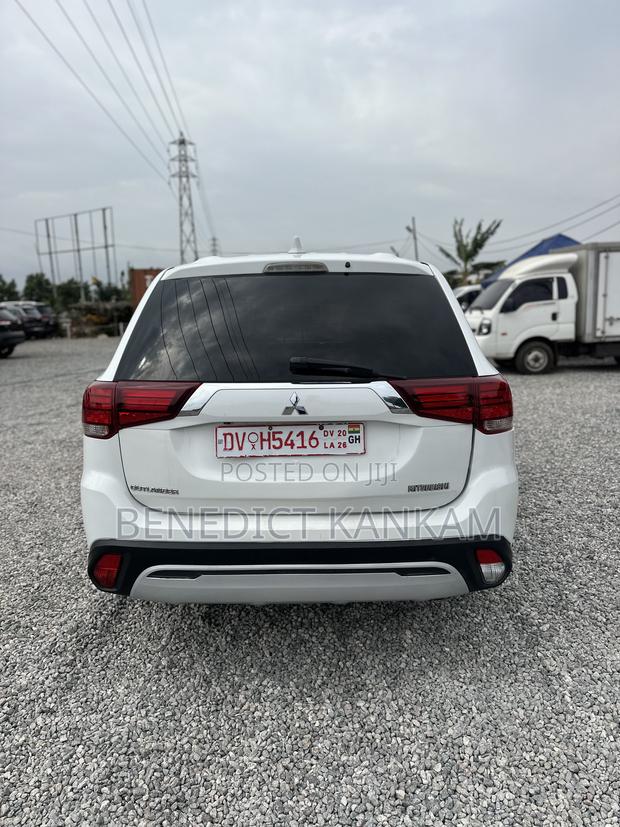 Mitsubishi Outlander SE AWC 2019 White