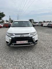 Mitsubishi Outlander SE AWC 2019 White for sale