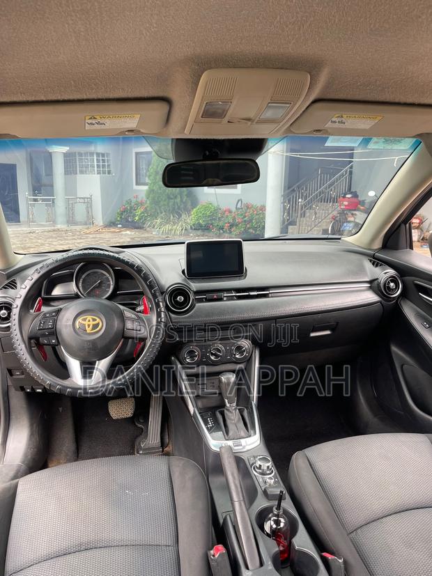 Toyota Yaris 2017 Gray
