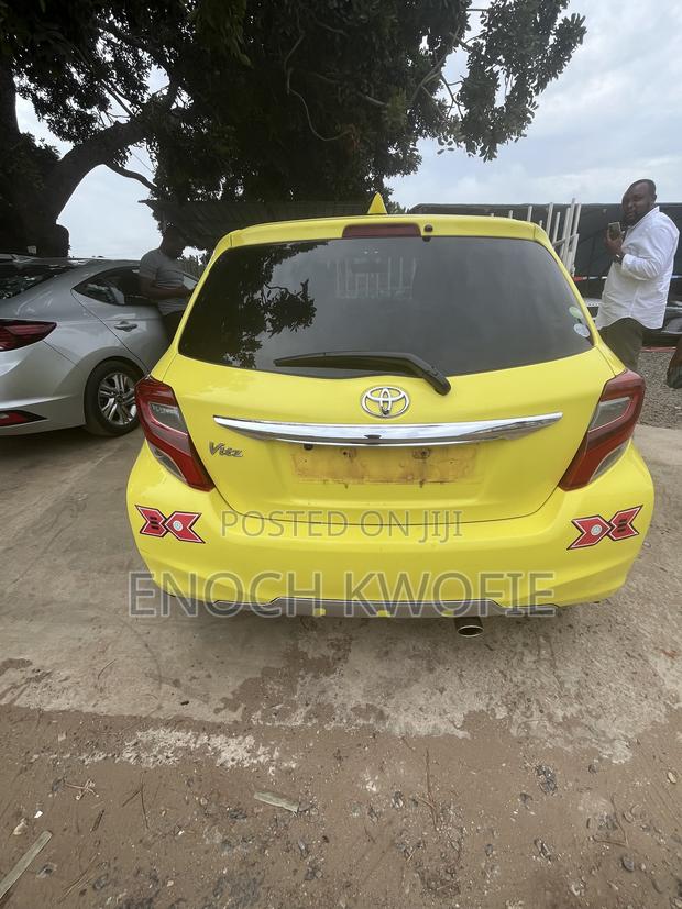 Toyota Vitz 2015 Yellow