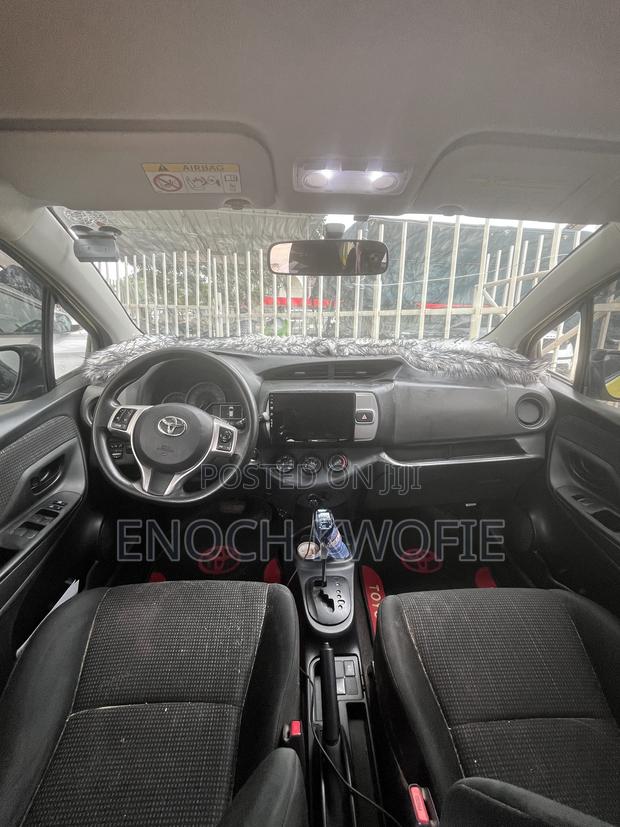 Toyota Vitz 2015 Yellow