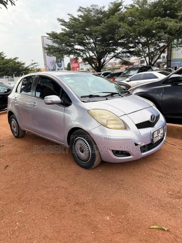 Toyota Vitz 2010 Gray