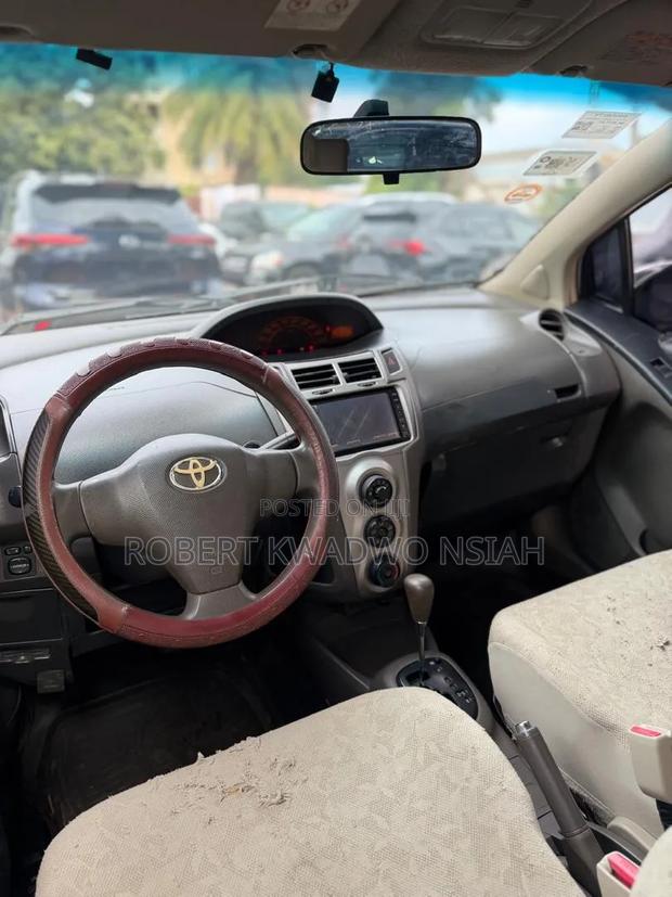 Toyota Vitz 2010 Gray