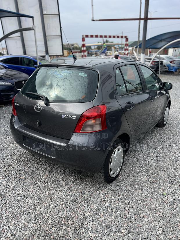 Toyota Vitz 2010 Gray
