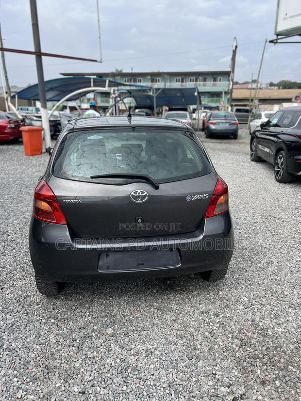 Toyota Vitz 2010 Gray