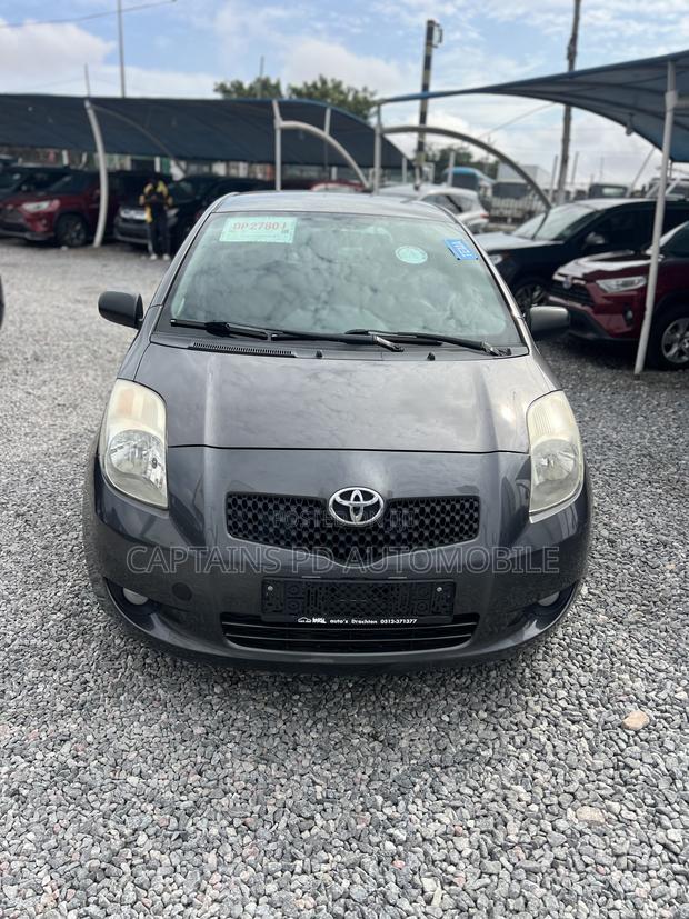 Toyota Vitz 2010 Gray