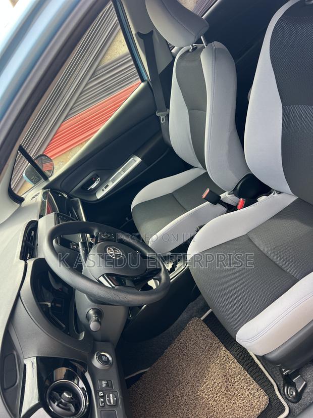 Toyota Vitz 1.3 AWD 3dr 2015 Blue