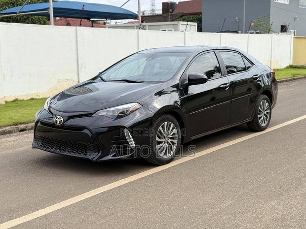 Toyota Corolla XLE (1.8L 4cyl 2A) 2018 Black