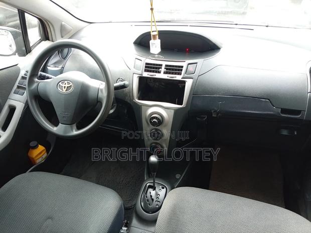 Toyota Vitz 2010 Brown