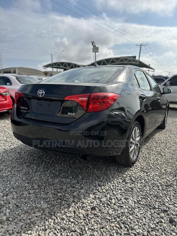 Toyota Corolla XLE 4dr Sedan (1.8L 4cyl CVT) 2017 Black