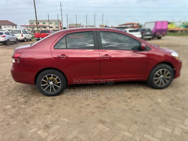 Toyota Yaris 2012 Red