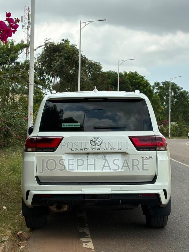Toyota Land Cruiser 2024 White