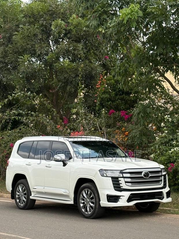 Toyota Land Cruiser 2024 White