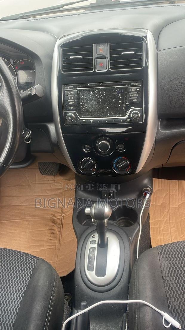 Nissan Versa 1.6 SV 2017 Silver