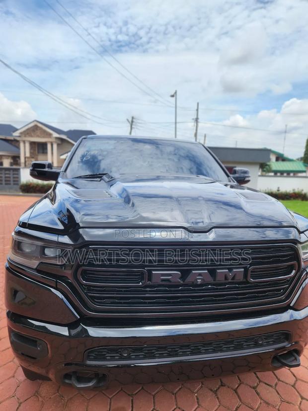 RAM 1500 2022 Black