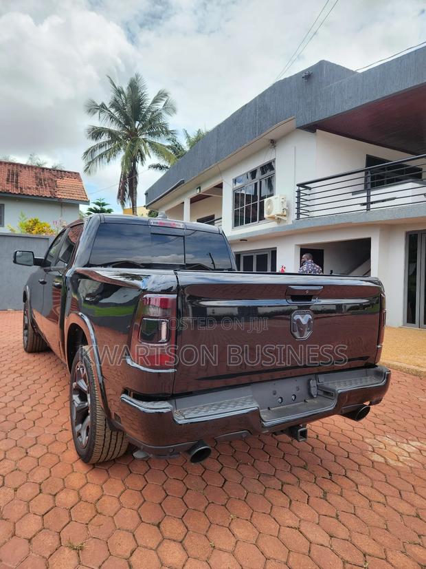RAM 1500 2022 Black