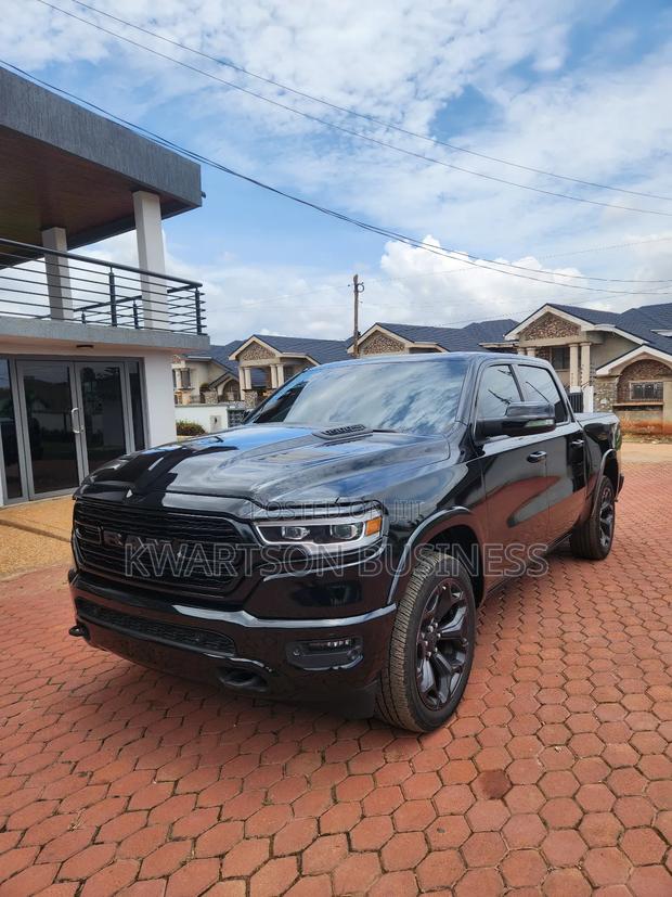 RAM 1500 2022 Black