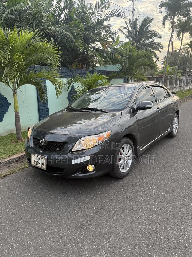 Toyota Corolla LE 4dr Sedan (1.8L 4cyl 4A) 2010 Gray