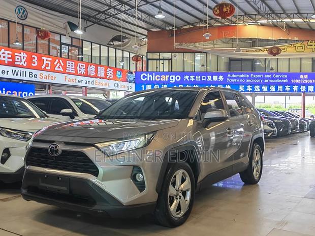 Toyota RAV4 XLE Premium 2021 Gray