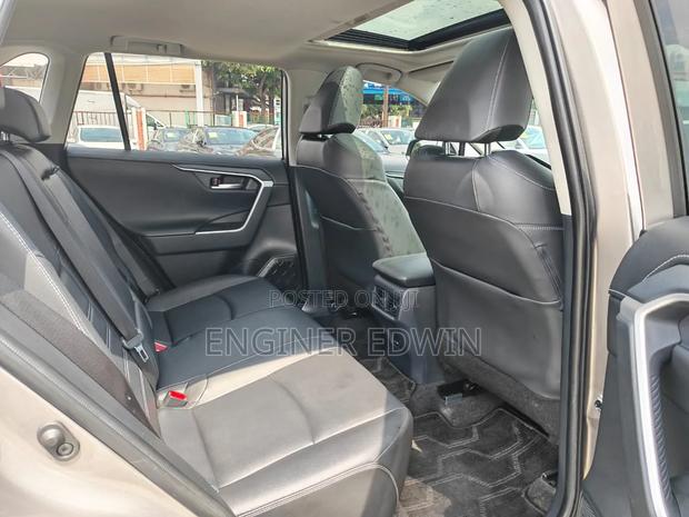 Toyota RAV4 XLE Premium 2021 Gray