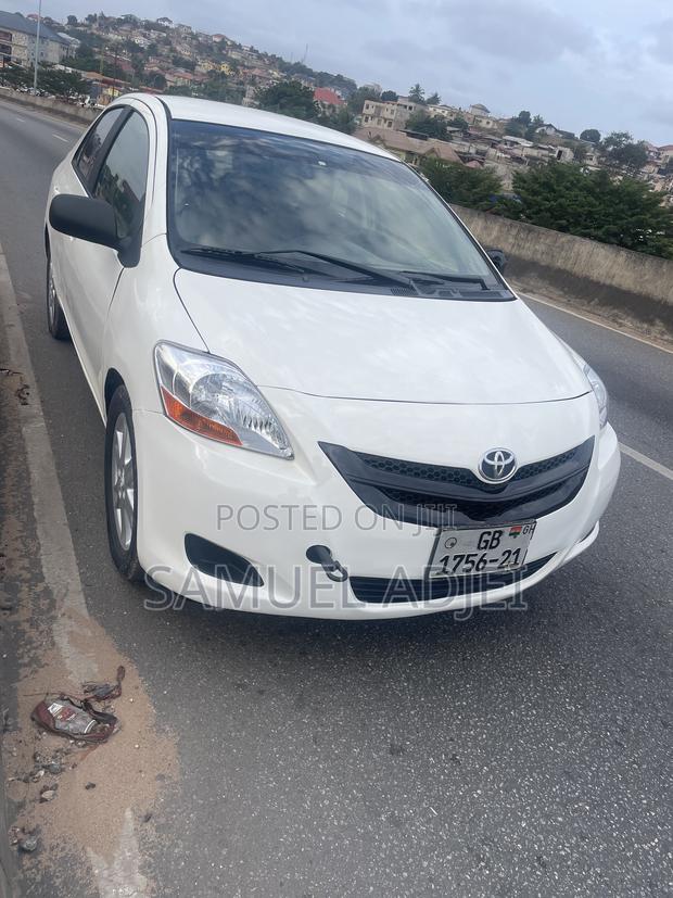 Toyota Yaris 2010 White